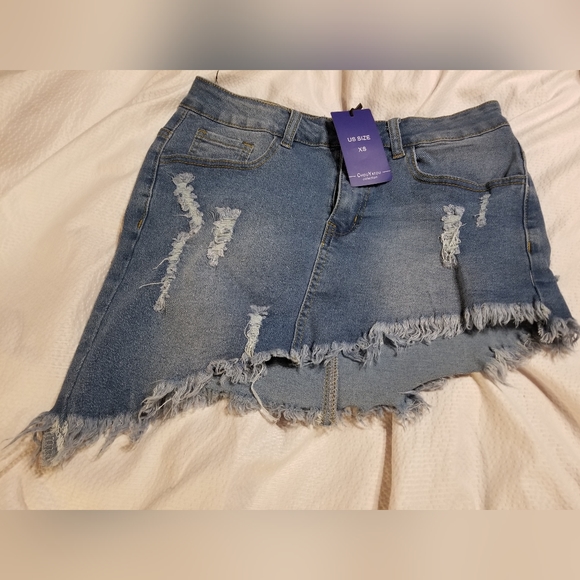 NwT 5 pocket stretch fit irregular frayed hem distressed  Mini denim Jean skirt - Picture 7 of 9
